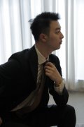 抗皱西服定制穿着自然吗？面料工艺效果全面解析